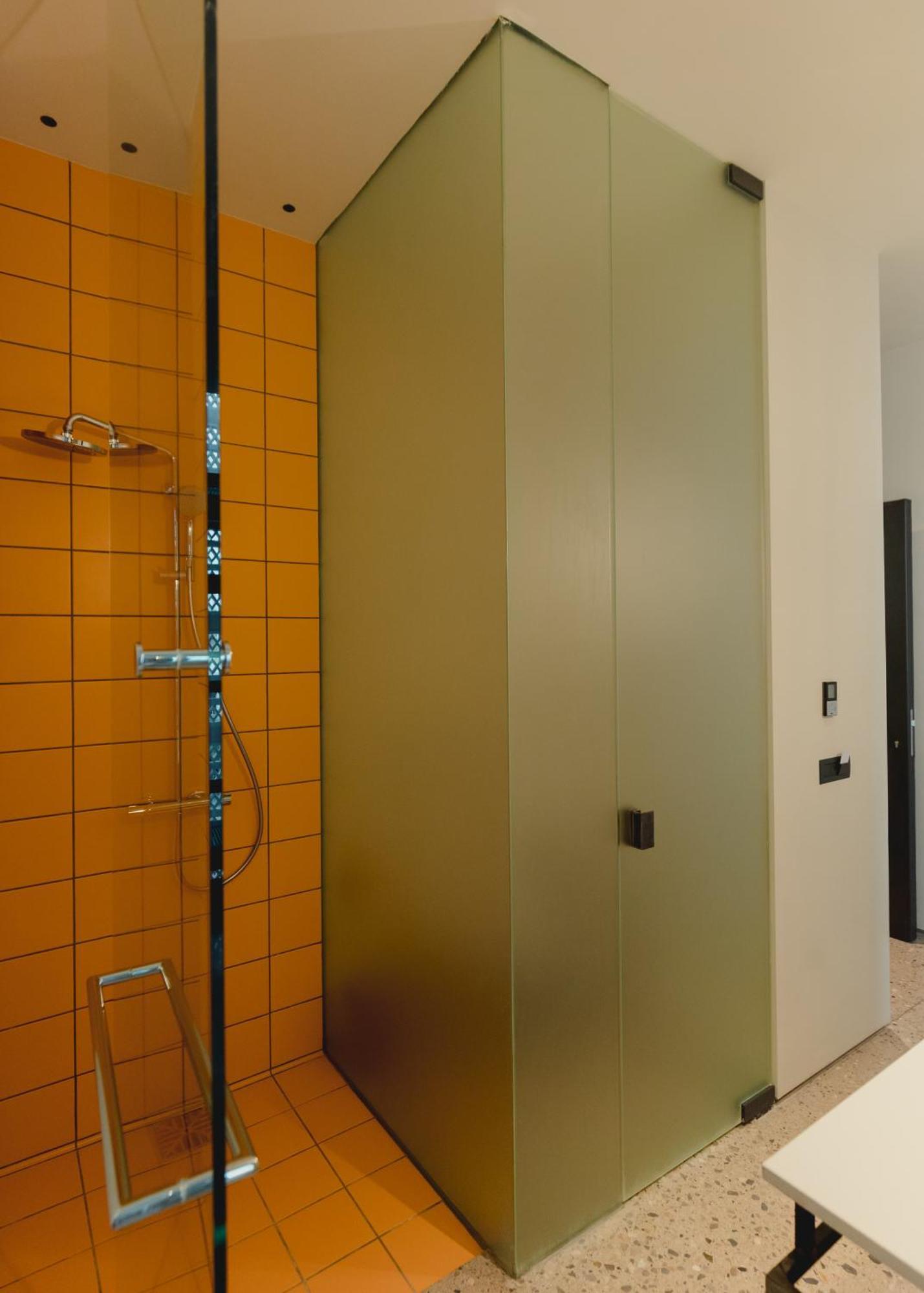 Plexi Space Athene Buitenkant foto